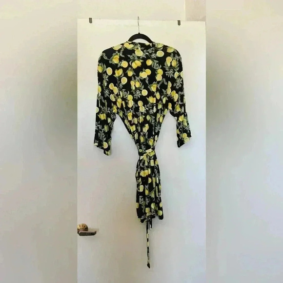 INC Short Black Robe with Lemon Print - Picture 5 of 8